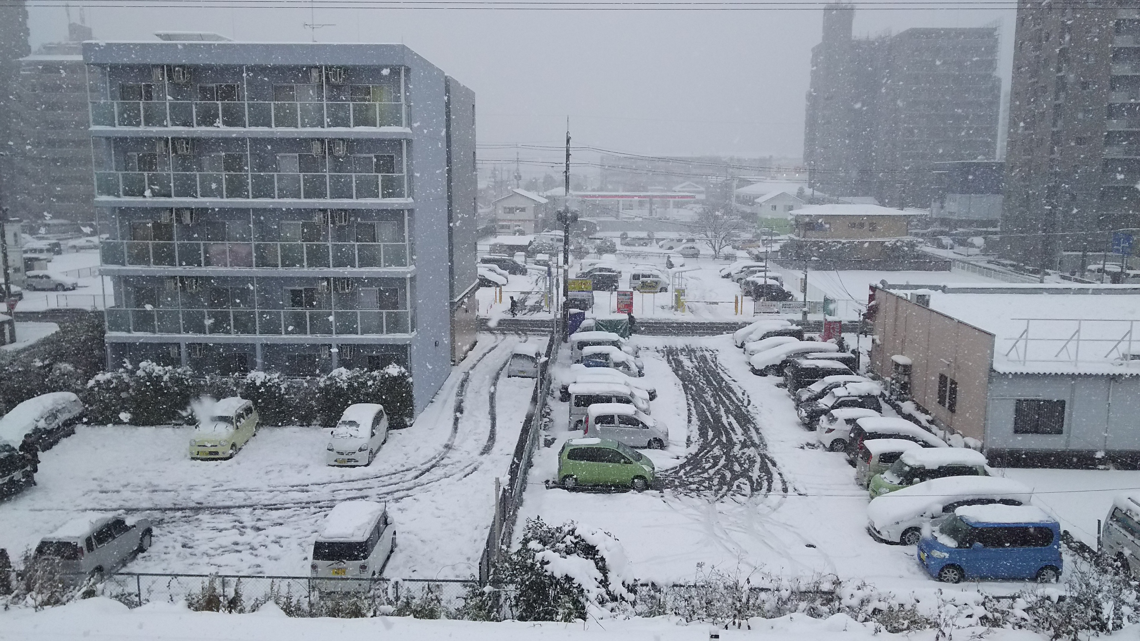 雪の降り積もった堅田の風景