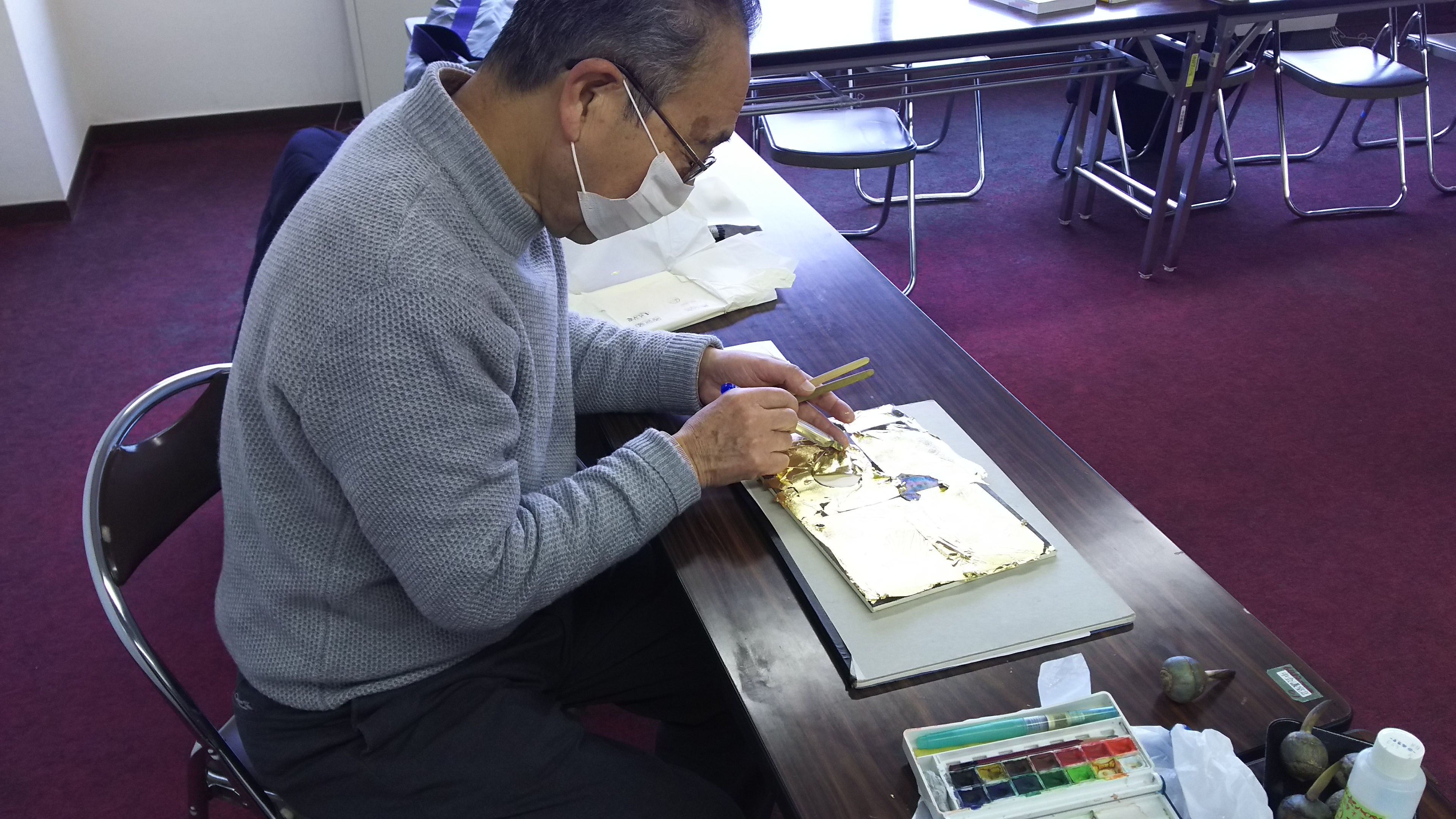 マスクをしている男性